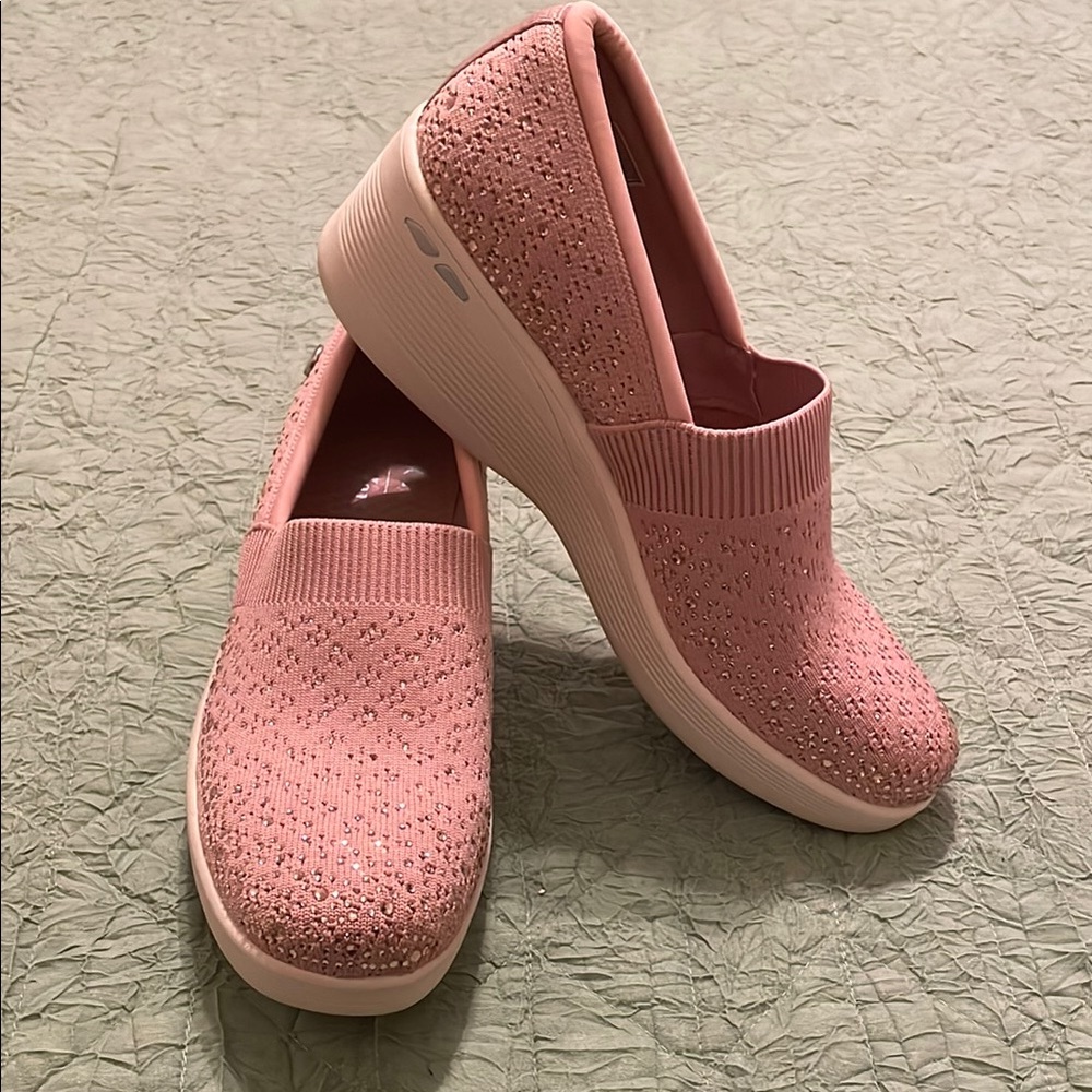 Skechers Pink Sneakers with Wedge Sole and Knit Texture